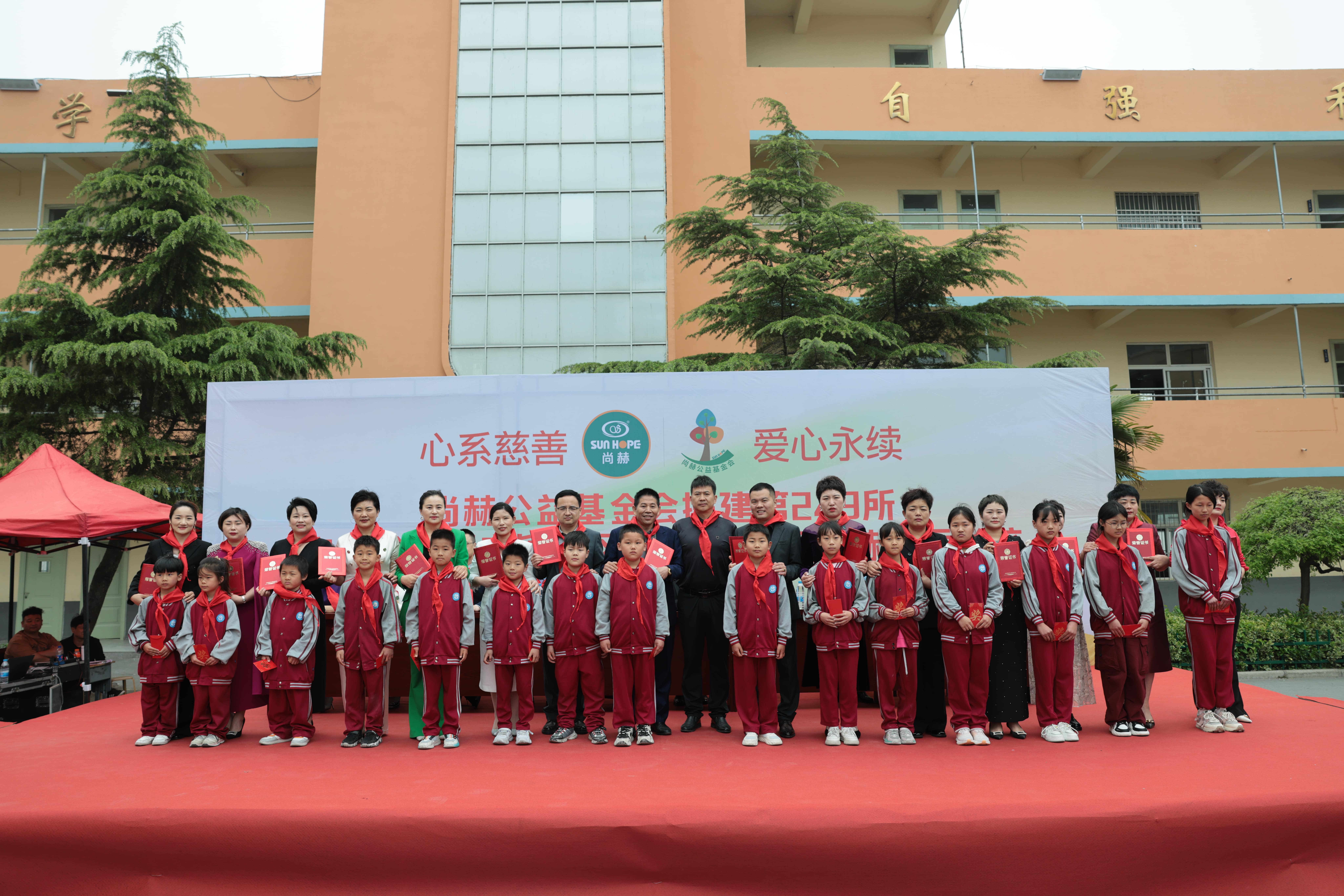 在爱意的“双向奔赴”中丨第249所开云手机登录界面公益学校揭牌 在爱意的“双向奔赴”中丨第249所开云手机登录界面公益学校揭牌