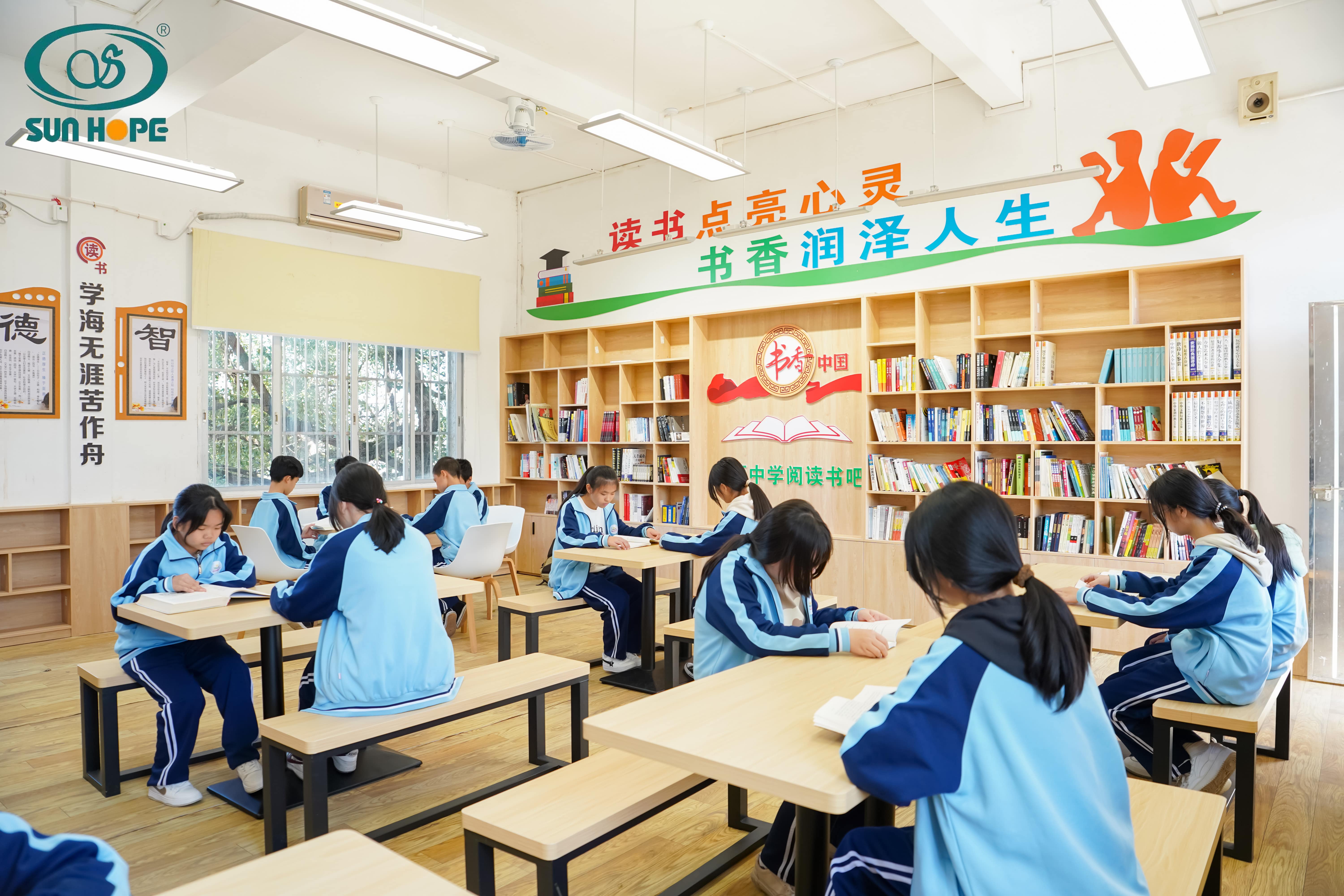 天津高校大学生记者走进开云手机登录界面公益小学开展“书香悦读,筑梦成长”活动 天津高校大学生记者走进开云手机登录界面公益小学开展“书香悦读,筑梦成长”活动