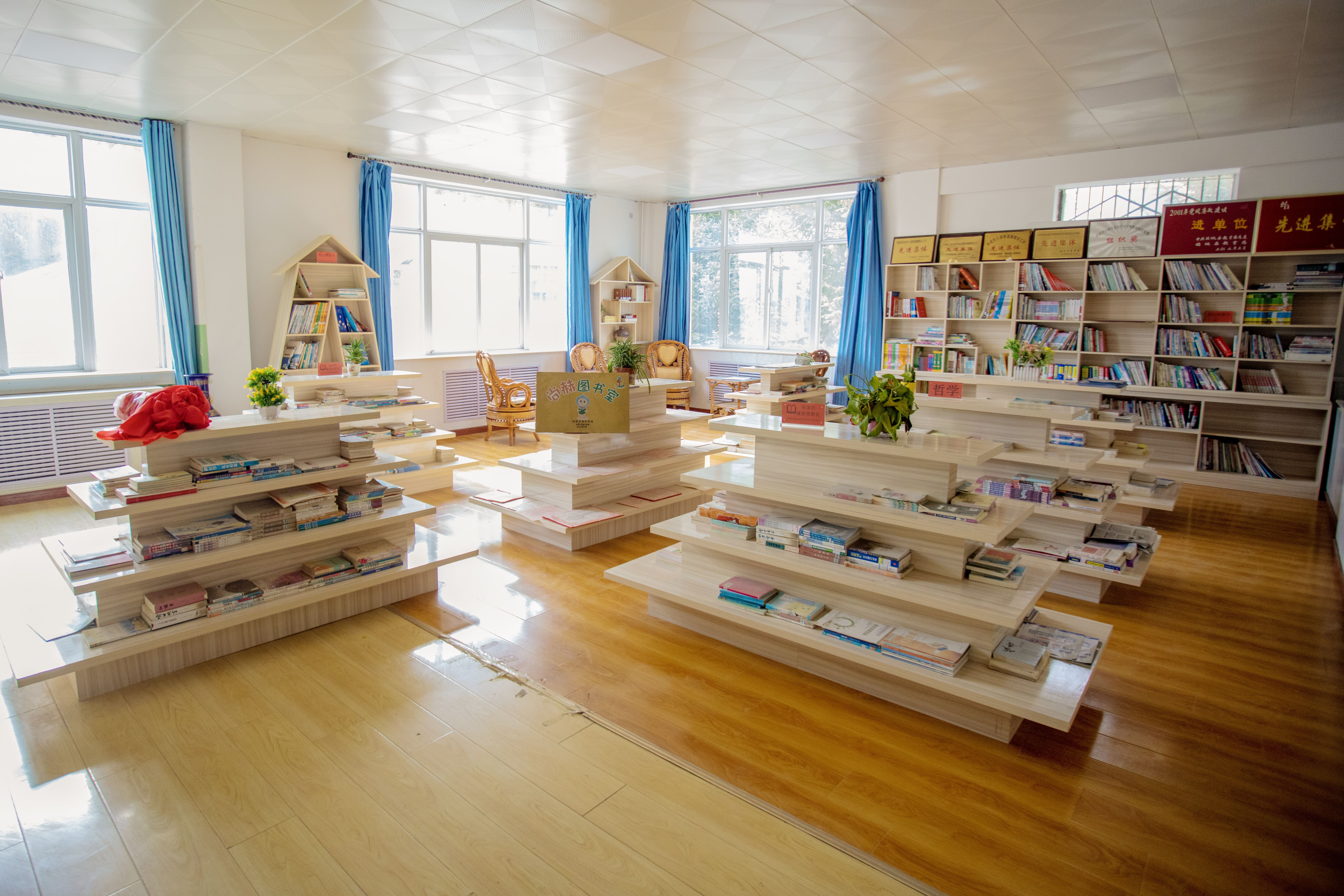 天津高校大学生记者走进开云手机登录界面公益小学开展“书香悦读,筑梦成长”活动 天津高校大学生记者走进开云手机登录界面公益小学开展“书香悦读,筑梦成长”活动