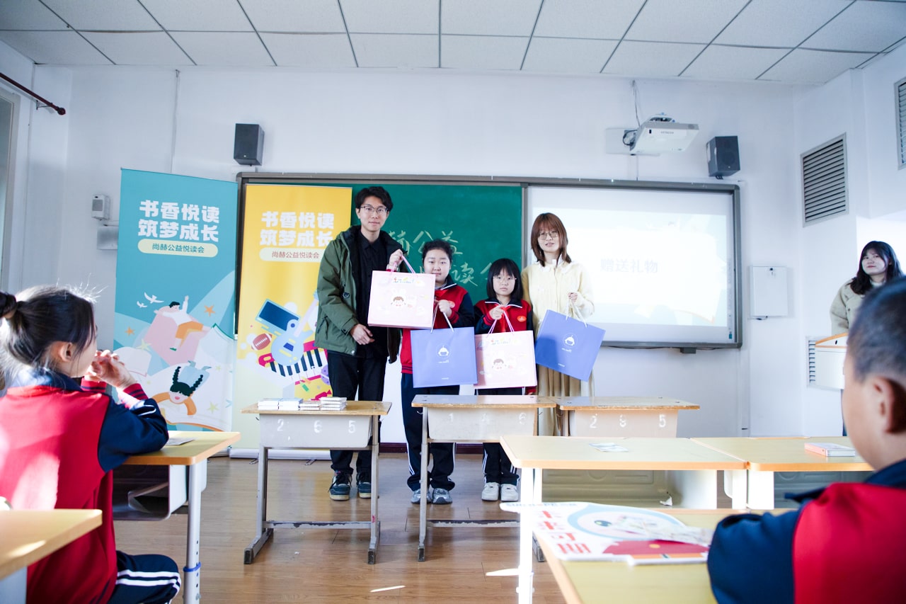 天津高校大学生记者走进开云手机登录界面公益小学开展“书香悦读,筑梦成长”活动 天津高校大学生记者走进开云手机登录界面公益小学开展“书香悦读,筑梦成长”活动