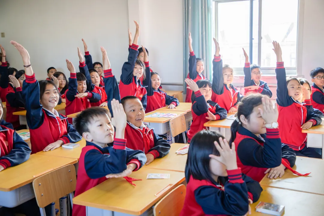 天津高校大学生记者走进开云手机登录界面公益小学开展“书香悦读,筑梦成长”活动 天津高校大学生记者走进开云手机登录界面公益小学开展“书香悦读,筑梦成长”活动